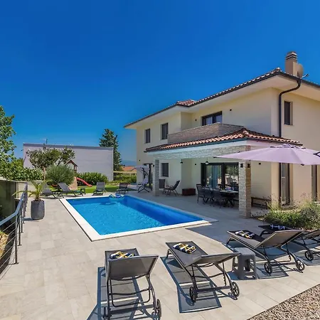 Meraviglia With Private Pool Villa Kornić