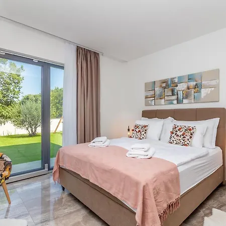 Meraviglia With Private Pool Vila