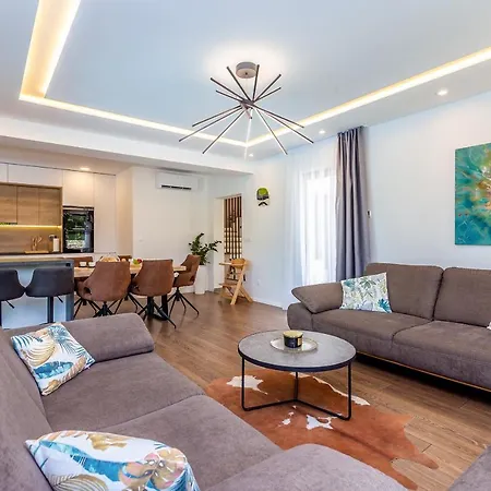 Meraviglia With Private Pool Villa *